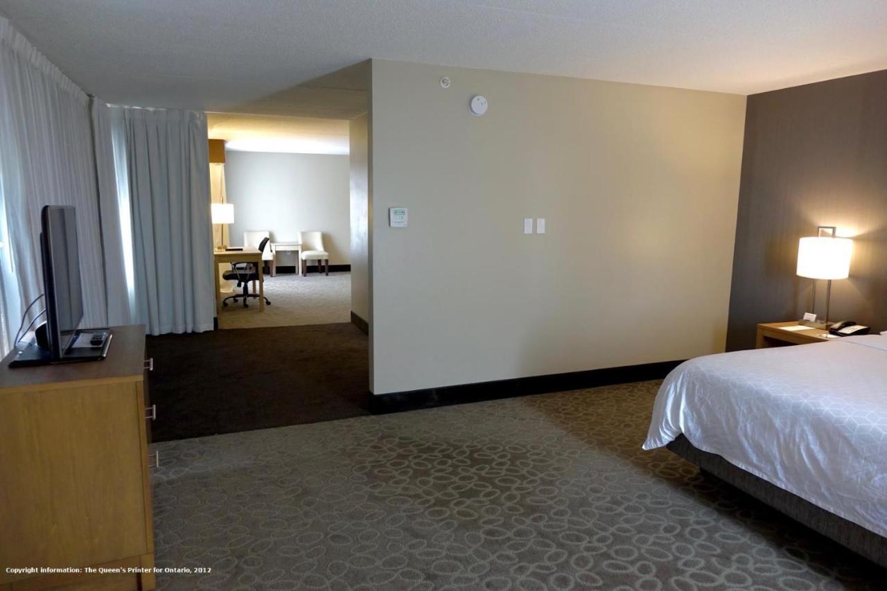 Holiday Inn Express & Suites Oshawa Downtown - Toronto Area By Ihg Exteriér fotografie