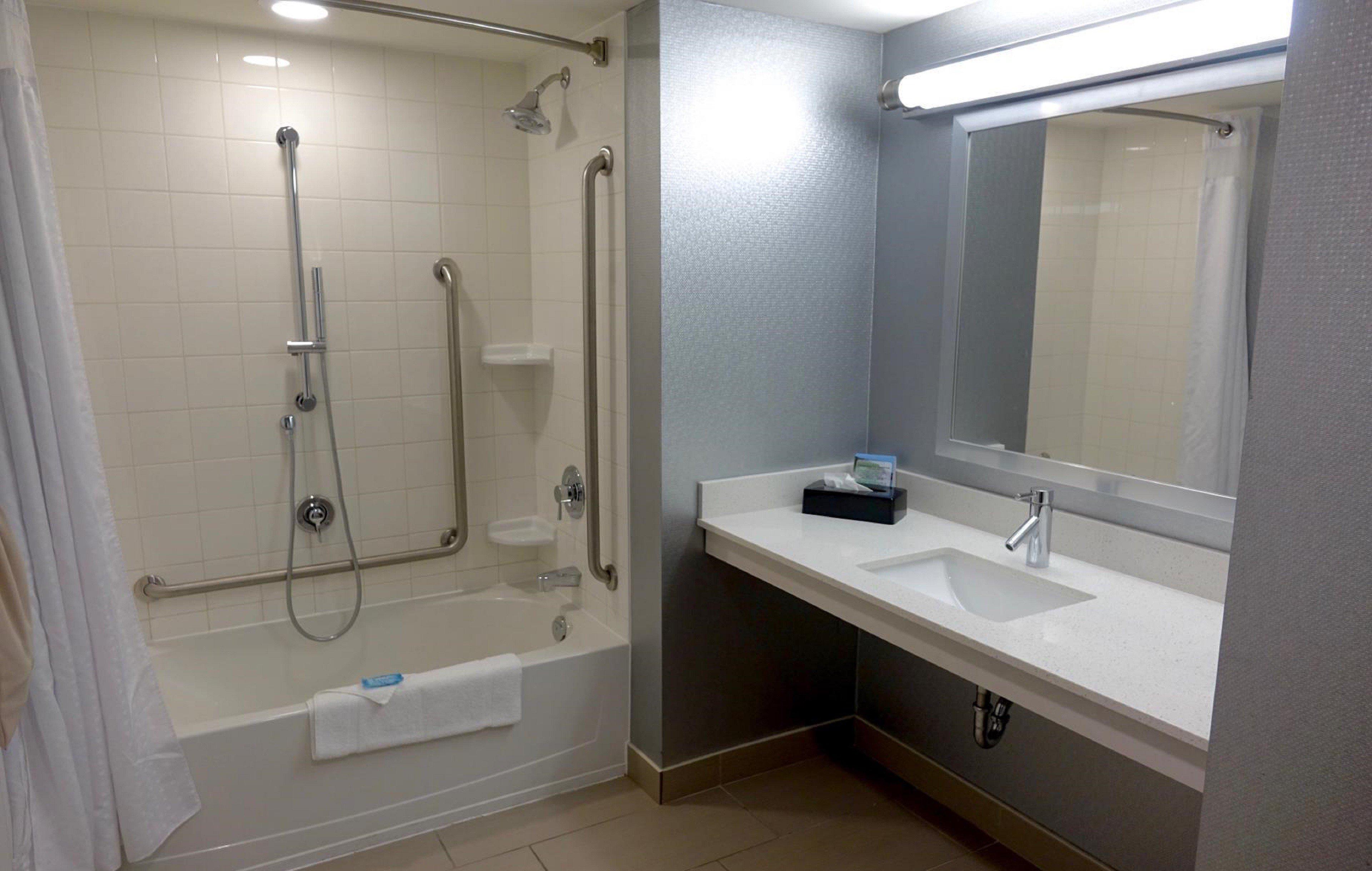 Holiday Inn Express & Suites Oshawa Downtown - Toronto Area By Ihg Exteriér fotografie