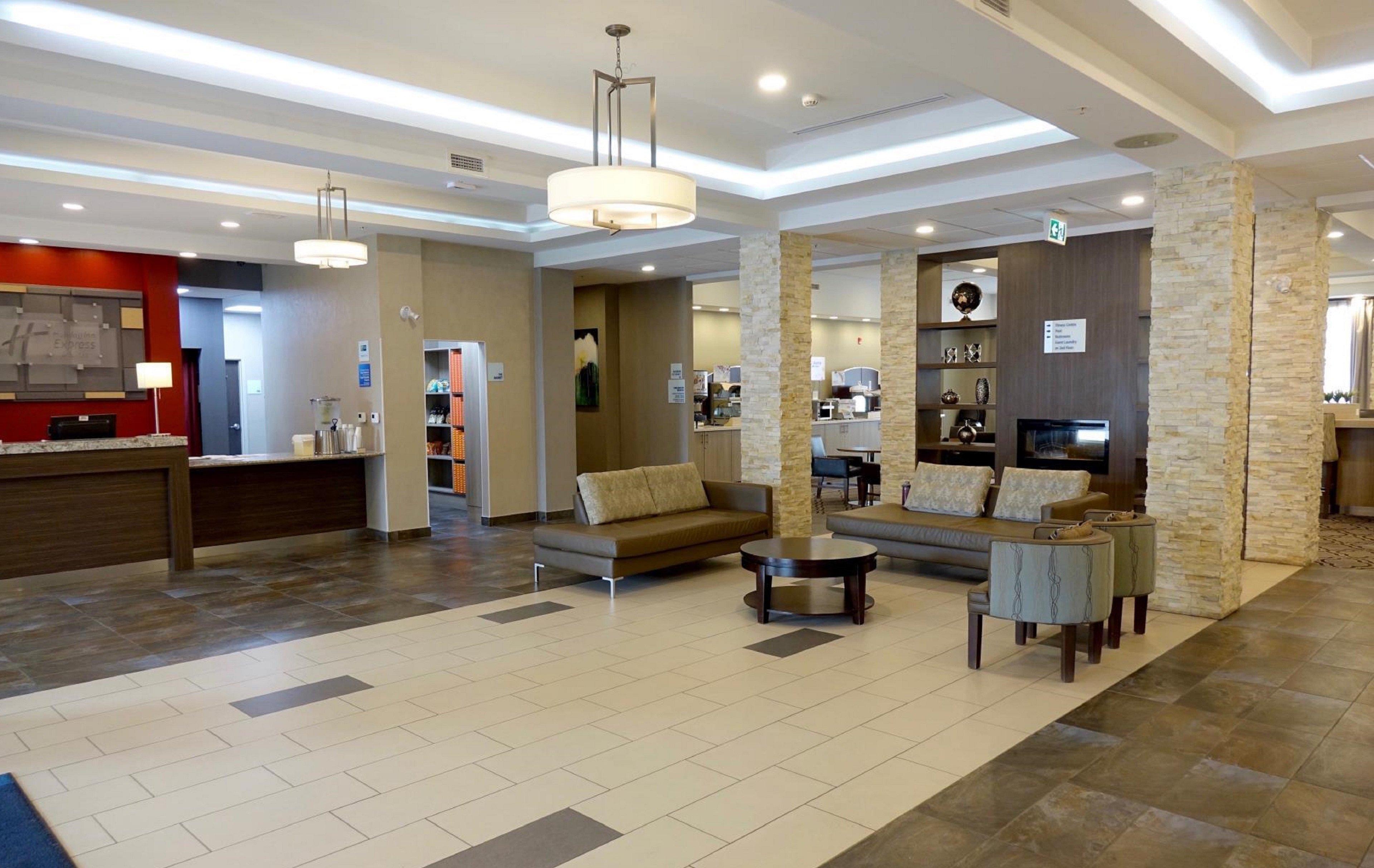 Holiday Inn Express & Suites Oshawa Downtown - Toronto Area By Ihg Exteriér fotografie