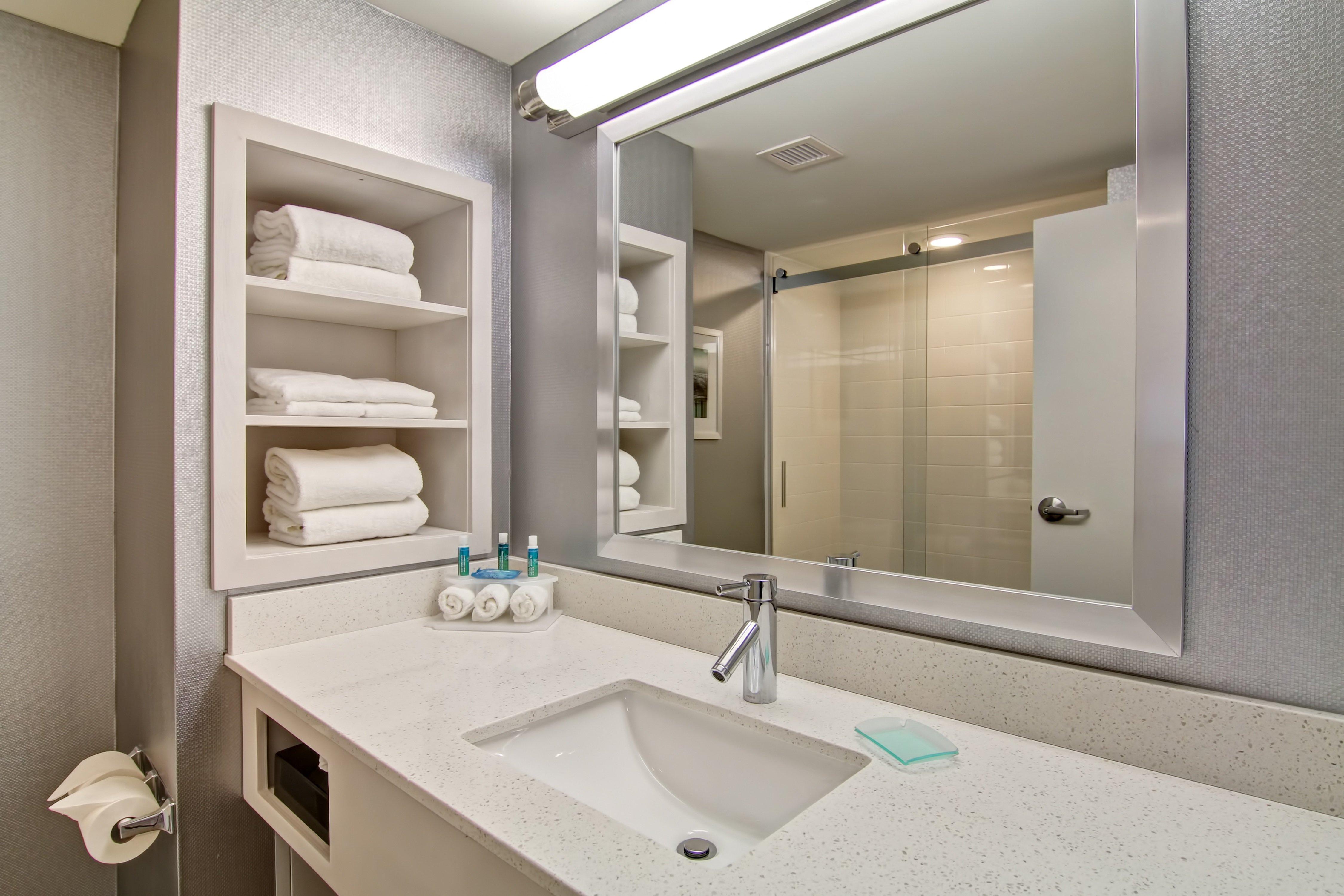 Holiday Inn Express & Suites Oshawa Downtown - Toronto Area By Ihg Exteriér fotografie