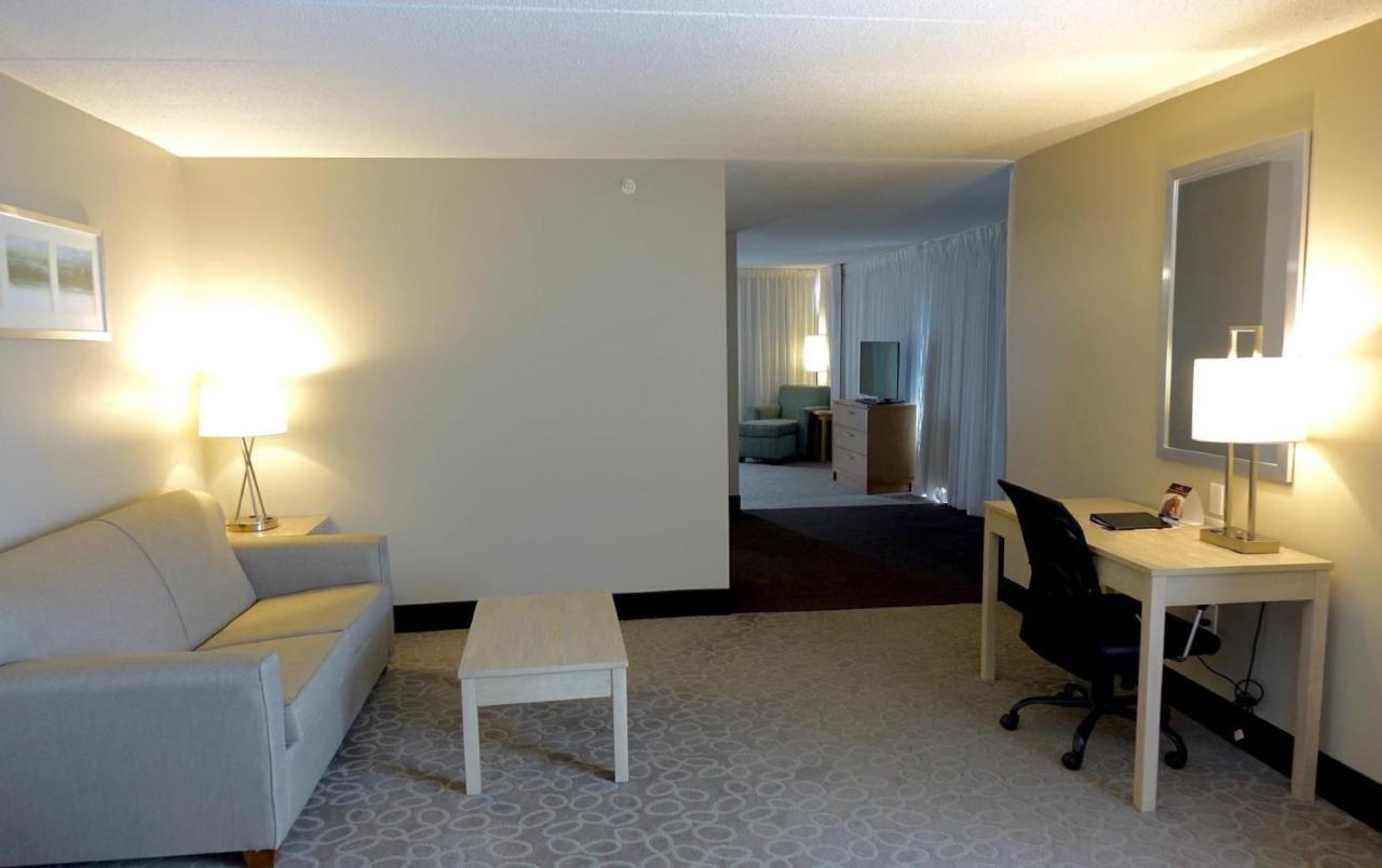 Holiday Inn Express & Suites Oshawa Downtown - Toronto Area By Ihg Exteriér fotografie