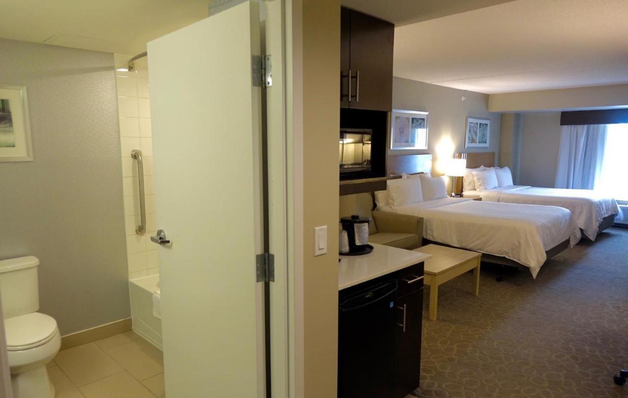Holiday Inn Express & Suites Oshawa Downtown - Toronto Area By Ihg Exteriér fotografie