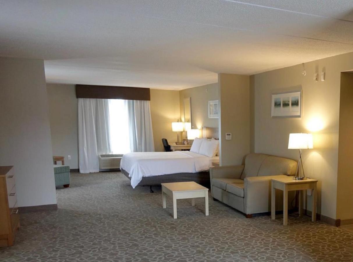 Holiday Inn Express & Suites Oshawa Downtown - Toronto Area By Ihg Exteriér fotografie