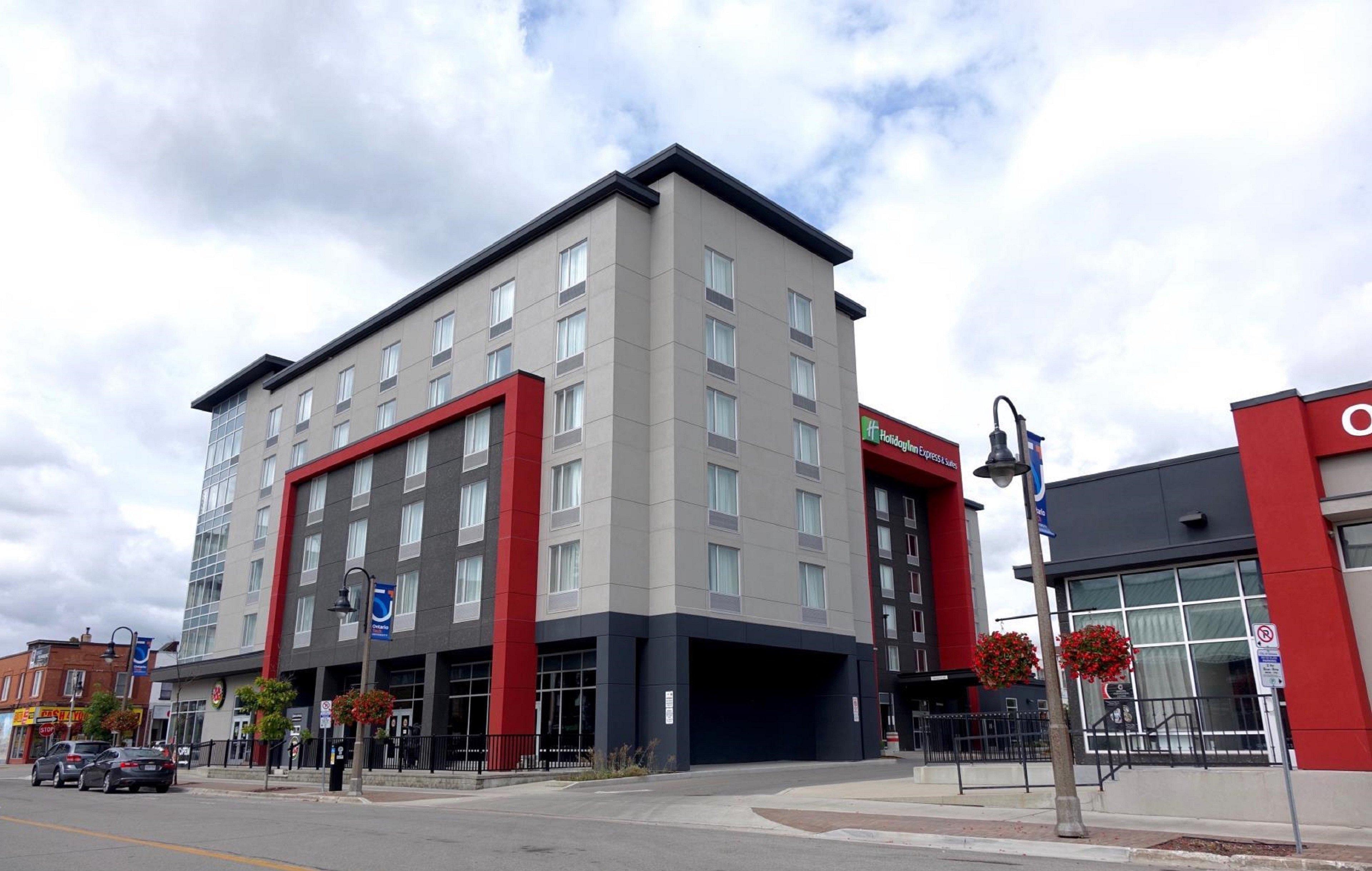 Holiday Inn Express & Suites Oshawa Downtown - Toronto Area By Ihg Exteriér fotografie